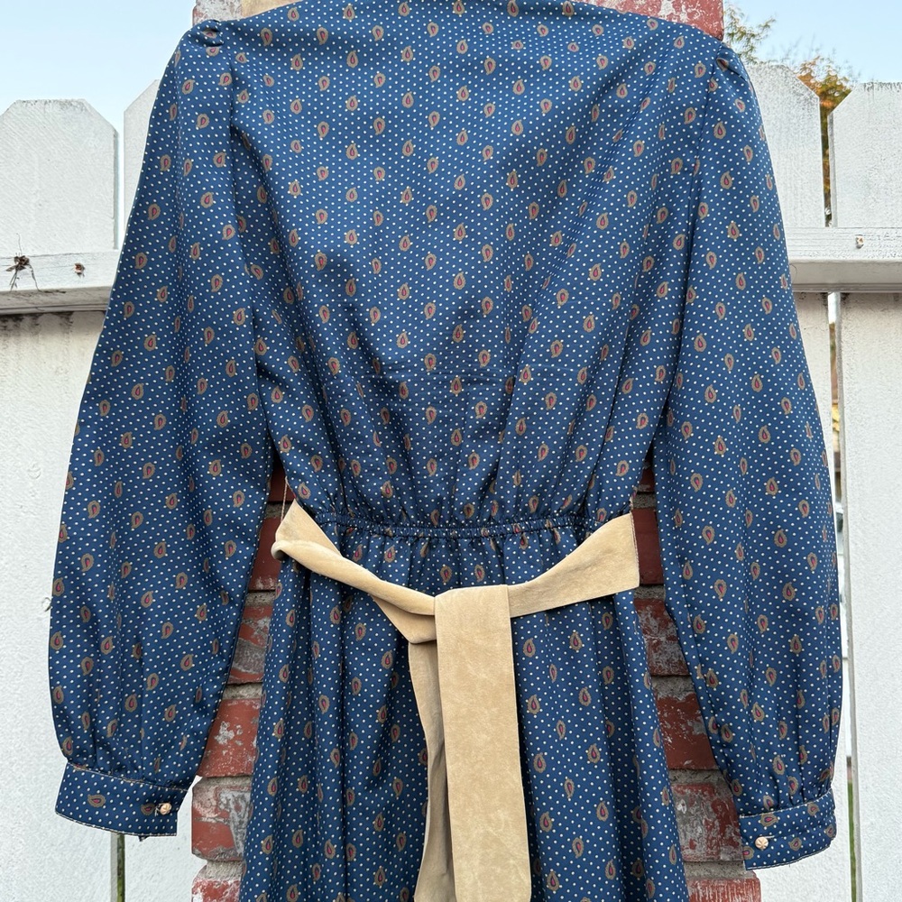 Vintage 70a Leslie Fay Navy Patterned Dress with Beige Belt - Picture 6 of 8